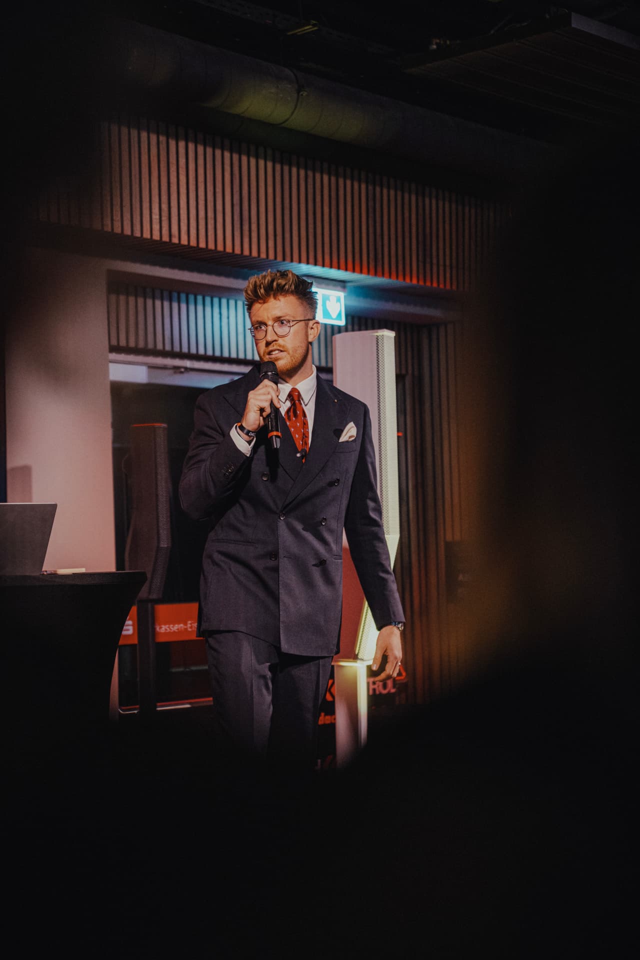 Clemens Kauschke on stage at a DACHCONTROL event
